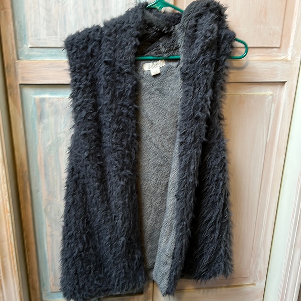 Super soft fuzzy vest Sz L